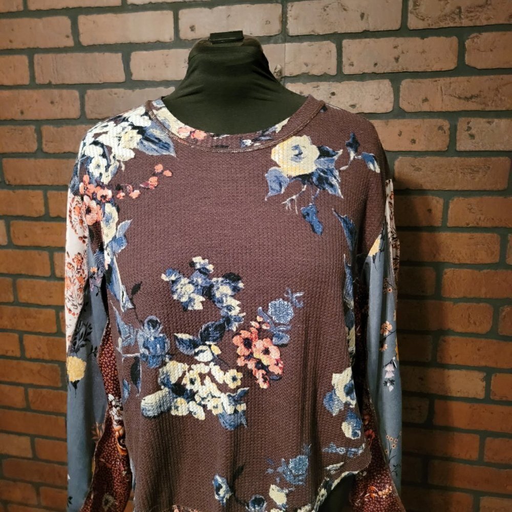 Ivy Jane Mixed Material Size S/M. Floral Waffle Weave fabric
